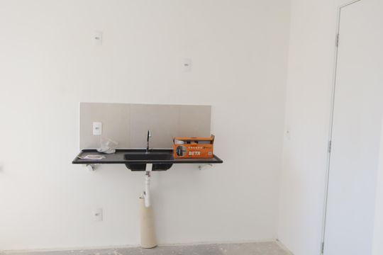 Cozinha de apartamento para alugar com 2 quartos, 42m² em Vila Ema, São Paulo