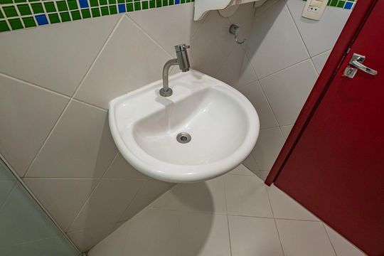 Banheiro de apartamento para alugar com 3 quartos, 100m² em Pinheiros, São Paulo