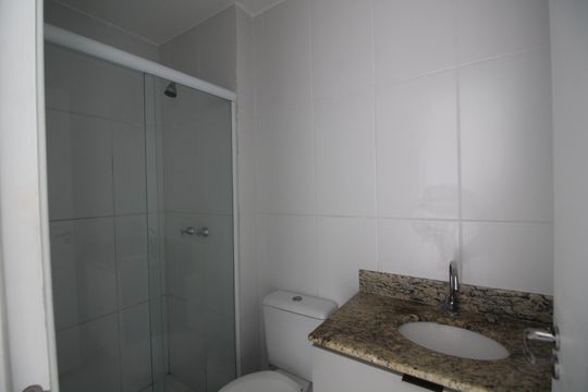 Banheiro de apartamento à venda com 1 quarto, 40m² em Taquara, Rio de Janeiro