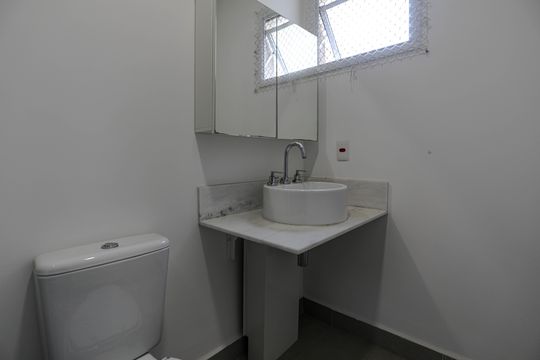 Banheiro de apartamento para alugar com 2 quartos, 57m² em Jardim Sao Pedro, Mogi das Cruzes