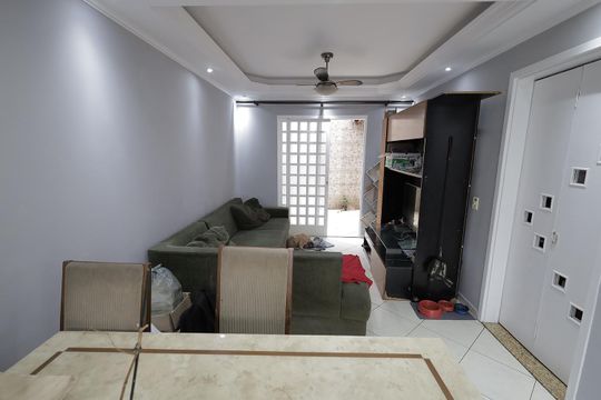 Sala de casa de condomínio à venda com 2 quartos, 84m² em Vila Metalúrgica, Santo André