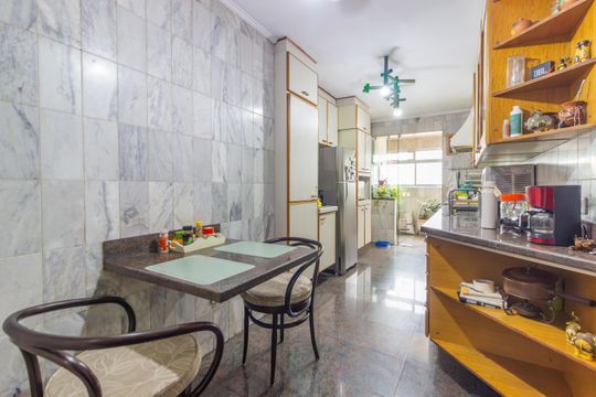 Cozinha de apartamento à venda com 3 quartos, 150m² em Cerqueira César, São Paulo