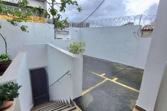 Área externa de casa para alugar com 7 quartos, 599m² em Todos Os Santos, Rio de Janeiro