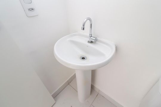 Banheiro de apartamento à venda com 2 quartos, 32m² em Vila Carmosina, São Paulo
