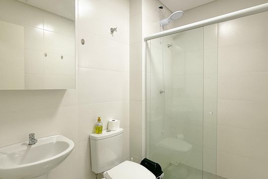 Banheiro de apartamento para alugar com 1 quarto, 50m² em Cachoeira do Bom Jesus, Florianópolis