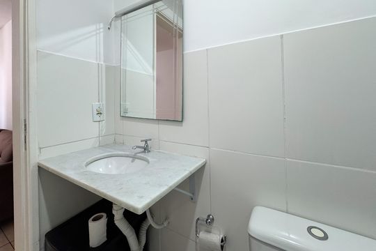 Banheiro Social de apartamento à venda com 2 quartos, 57m² em  Parque Santo Antonio, São Bernardo do Campo