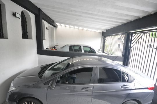 Garagem de casa à venda com 6 quartos, 250m² em Vila Medeiros, São Paulo