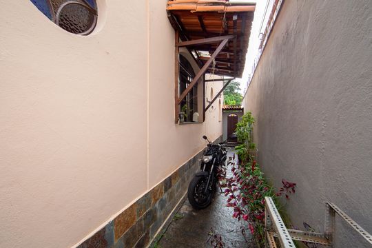 AREA EXTERNA de casa à venda com 4 quartos, 360m² em Minas Brasil, Belo Horizonte