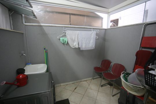 Area de serviço de kitnet/studio para alugar com 1 quarto, 320m² em Barreiro, Belo Horizonte