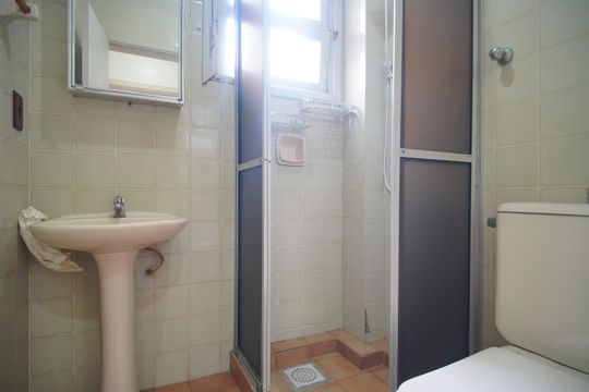 Banheiro de apartamento para alugar com 2 quartos, 52m² em Scharlau, São Leopoldo