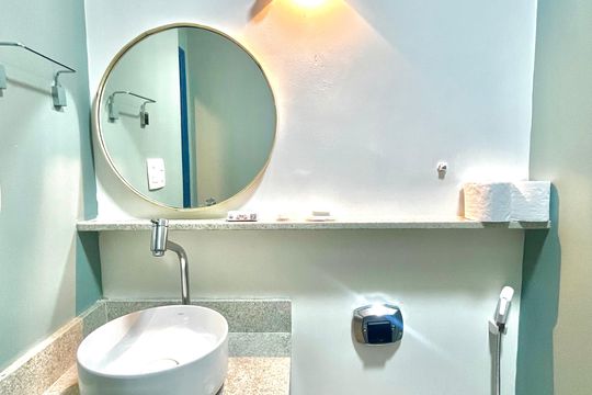 Banheiro de apartamento à venda com 1 quarto, 36m² em Copacabana, Rio de Janeiro