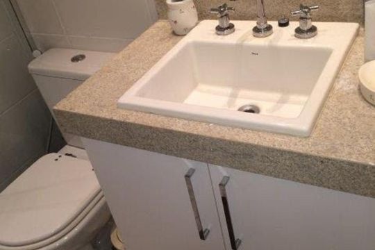 Banheiro de apartamento à venda com 1 quarto, 51m² em Campo Belo, São Paulo