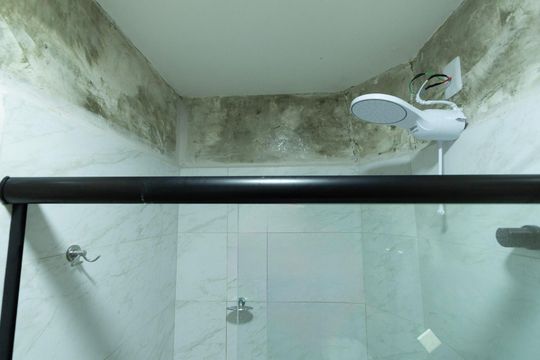Banheiro  de kitnet/studio para alugar com 1 quarto, 35m² em Aparecidinha, Sorocaba