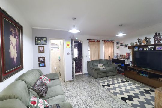 Casa para alugar com 3 quartos, 220m² em Jardim Guanca, São Paulo