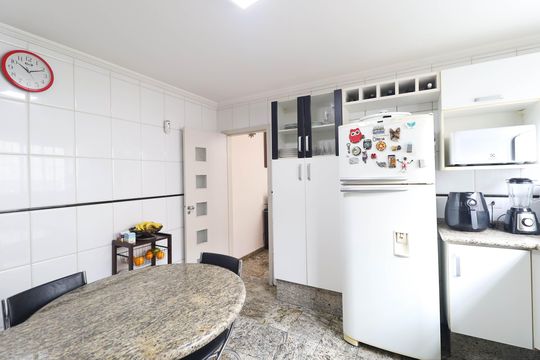 Casa para alugar com 3 quartos, 220m² em Jardim Guanca, São Paulo