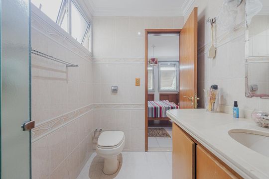 Banheiro da Suíte de apartamento para alugar com 3 quartos, 169m² em Sumaré, São Paulo