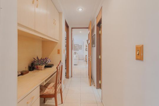 Corredor de apartamento para alugar com 3 quartos, 169m² em Sumaré, São Paulo