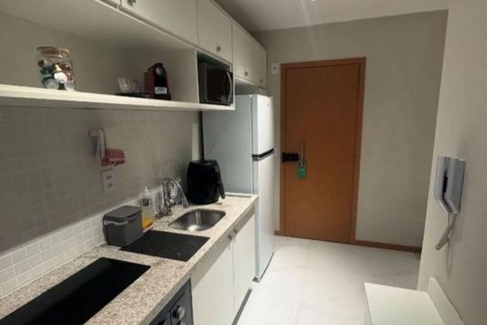 Cozinha de apartamento para alugar com 1 quarto, 34m² em Jardim Armação, Salvador