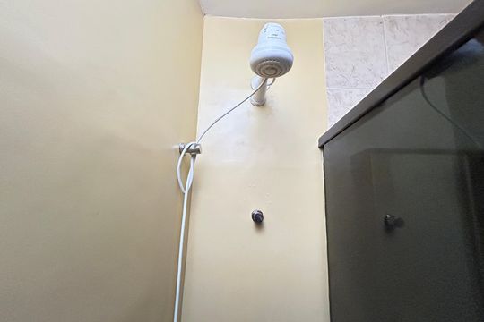 Chuveiro de casa para alugar com 2 quartos, 208m² em Abolição, Rio de Janeiro
