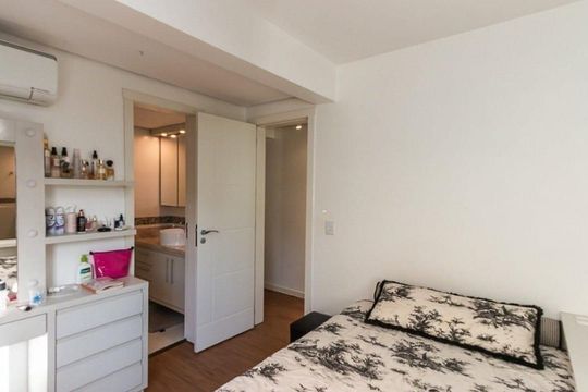 Quarto 1 de apartamento para alugar com 3 quartos, 197m² em Rio Branco, Porto Alegre