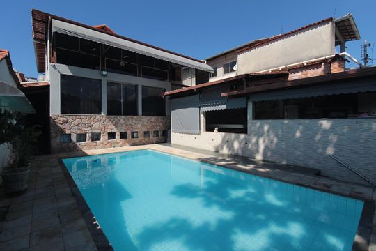 Piscina de casa à venda com 4 quartos, 406m² em Itapoã, Belo Horizonte