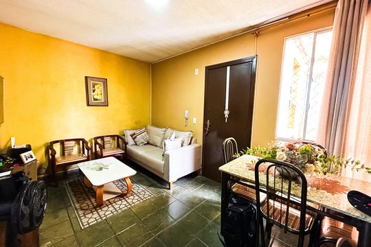 Apartamento à venda com 2 quartos, 50m² em Vila Beneves, Contagem