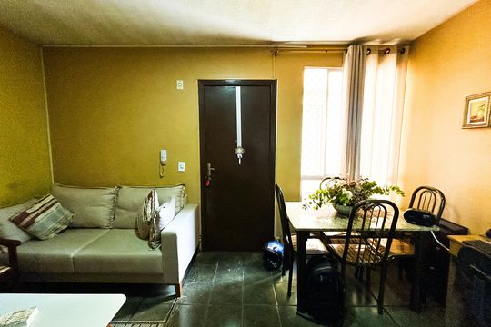 Apartamento à venda com 2 quartos, 50m² em Vila Beneves, Contagem