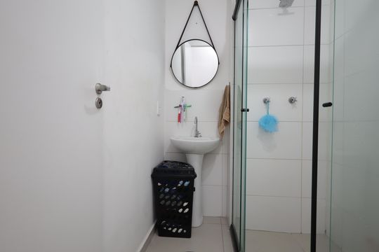 Banheiro de apartamento para alugar com 2 quartos, 42m² em Jardim Maria Duarte, São Paulo