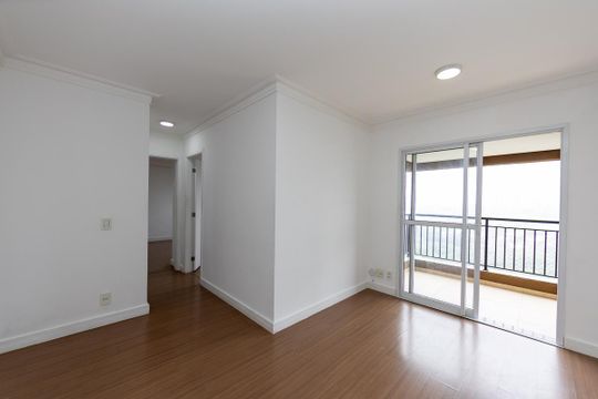 Sala de apartamento para alugar com 2 quartos, 61m² em Jardim Tupanci, Barueri
