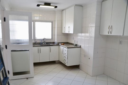 Cozinha de apartamento à venda com 4 quartos, 180m² em Campo Belo, São Paulo