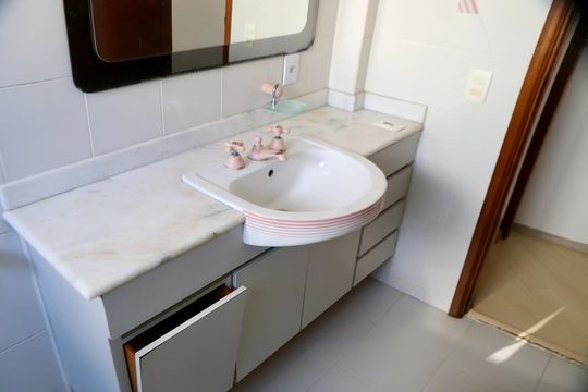 Banheiro de apartamento à venda com 4 quartos, 180m² em Campo Belo, São Paulo