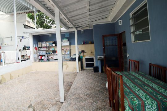Varanda fundos de casa à venda com 4 quartos, 293m² em Vila Kosmos, Rio de Janeiro