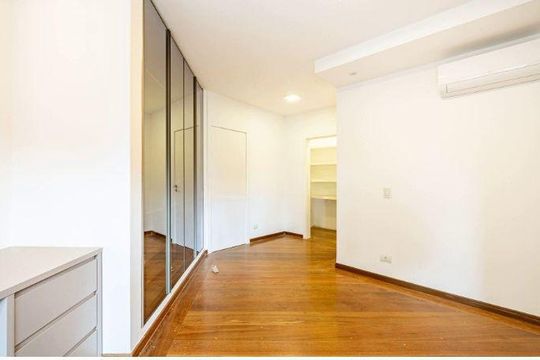 Casa à venda com 4 quartos, 600m² em Alphaville Empresarial, Barueri