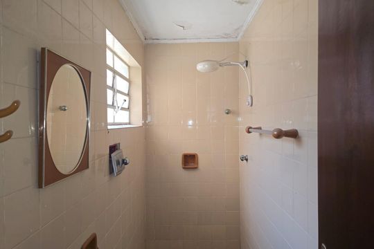 Banheiro de serviço de casa à venda com 4 quartos, 218m² em Vila Rosalia, Guarulhos