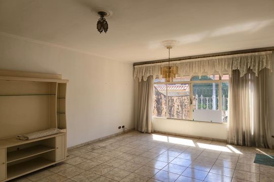 Casa à venda com 4 quartos, 218m² em Vila Rosalia, Guarulhos