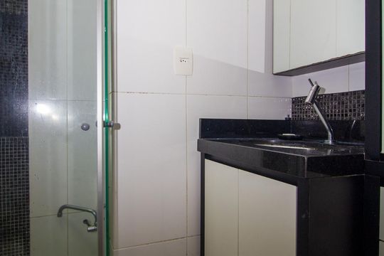 Banheiro de apartamento para alugar com 1 quarto, 35m² em Centro Histórico, Porto Alegre