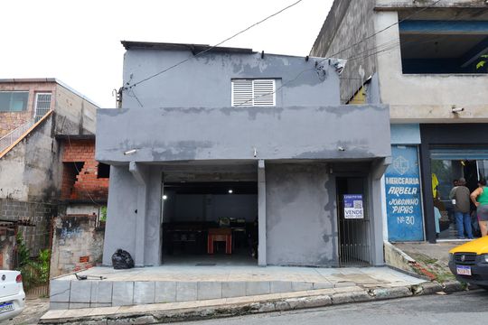 Fachada do imóvel - Placa instalada no portão do imóvel - Código da placa: WYNY-1090 de casa à venda com 2 quartos, 250m² em Cidade Antônio Estêvão de Carvalho, São Paulo