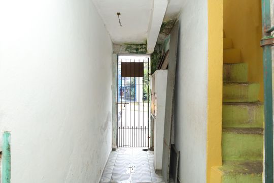 Corredor - Portão do imóvel de casa à venda com 2 quartos, 250m² em Cidade Antônio Estêvão de Carvalho, São Paulo