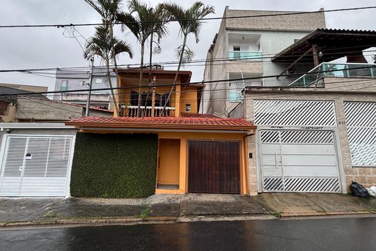 Fachada de casa à venda com 3 quartos, 240m² em Vila Bela Vista, Santo André