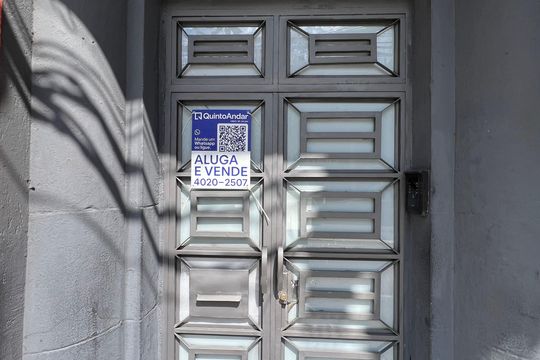 Placa de apartamento à venda com 2 quartos, 80m² em Pinheiros, São Paulo