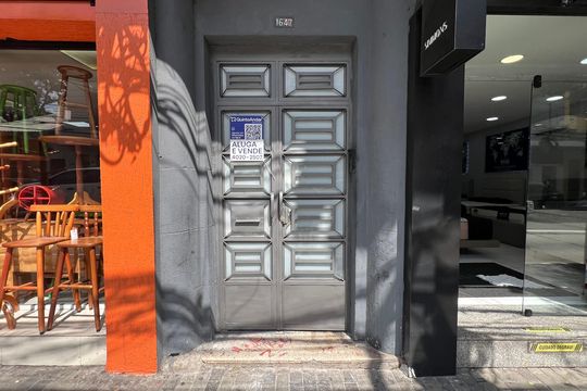 Fachada de apartamento à venda com 2 quartos, 80m² em Pinheiros, São Paulo