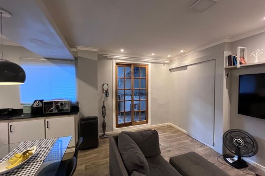 Sala de casa à venda com 3 quartos, 115m² em Vila Heliopolis, São Paulo