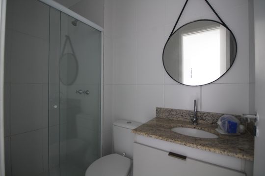 Banheiro de apartamento à venda com 1 quarto, 35m² em Taquara, Rio de Janeiro