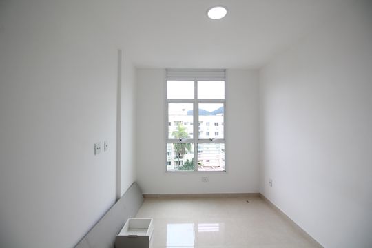 Quarto de apartamento à venda com 1 quarto, 35m² em Taquara, Rio de Janeiro