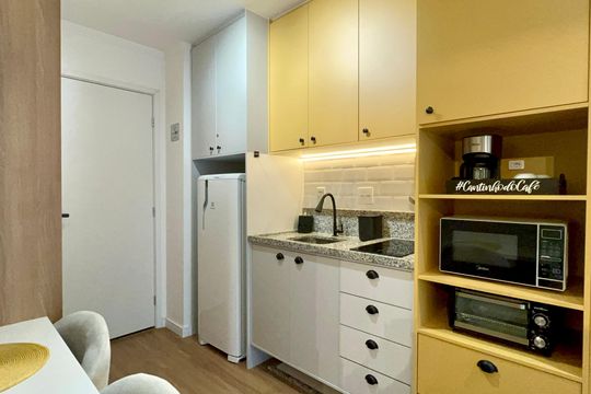 Cozinha de kitnet/studio para alugar com 1 quarto, 25m² em Pinheiros, São Paulo