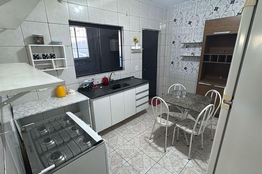 Cozinha de casa para alugar com 2 quartos, 80m² em Jardim Danfer, São Paulo