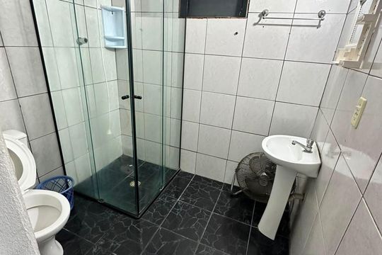 Banheiro de casa para alugar com 2 quartos, 80m² em Jardim Danfer, São Paulo