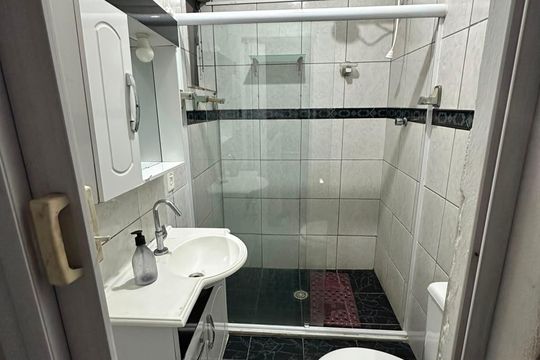 Banheiro de casa para alugar com 2 quartos, 80m² em Jardim Danfer, São Paulo