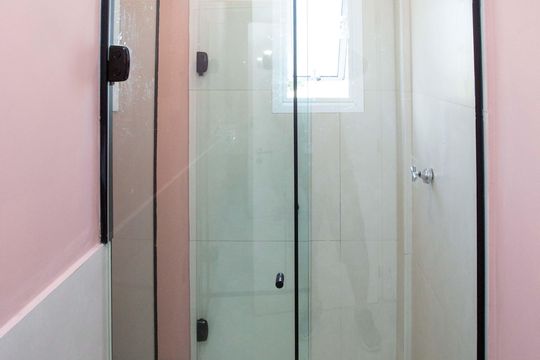 Banheiro de apartamento para alugar com 2 quartos, 49m² em Parque Sete de Setembro, Diadema