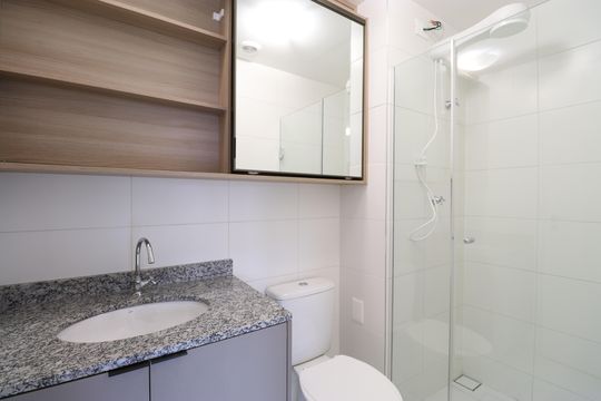Banheiro de kitnet/studio para alugar com 1 quarto, 32m² em Pompeia, São Paulo